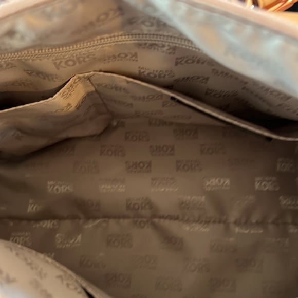 Selling the satchel and the clutch together but can be sold separately. - Picture 3 of 8